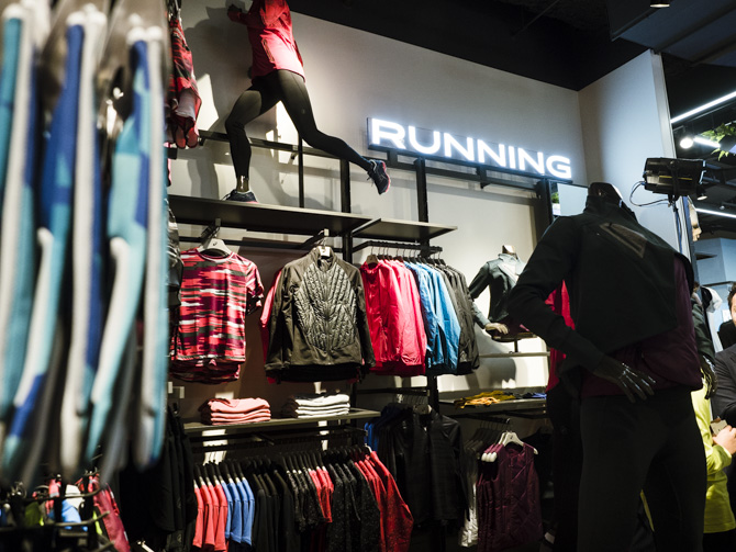 アシックス原宿フラッグシップ